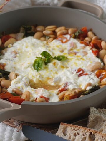 Cheesy white bean tomato bake